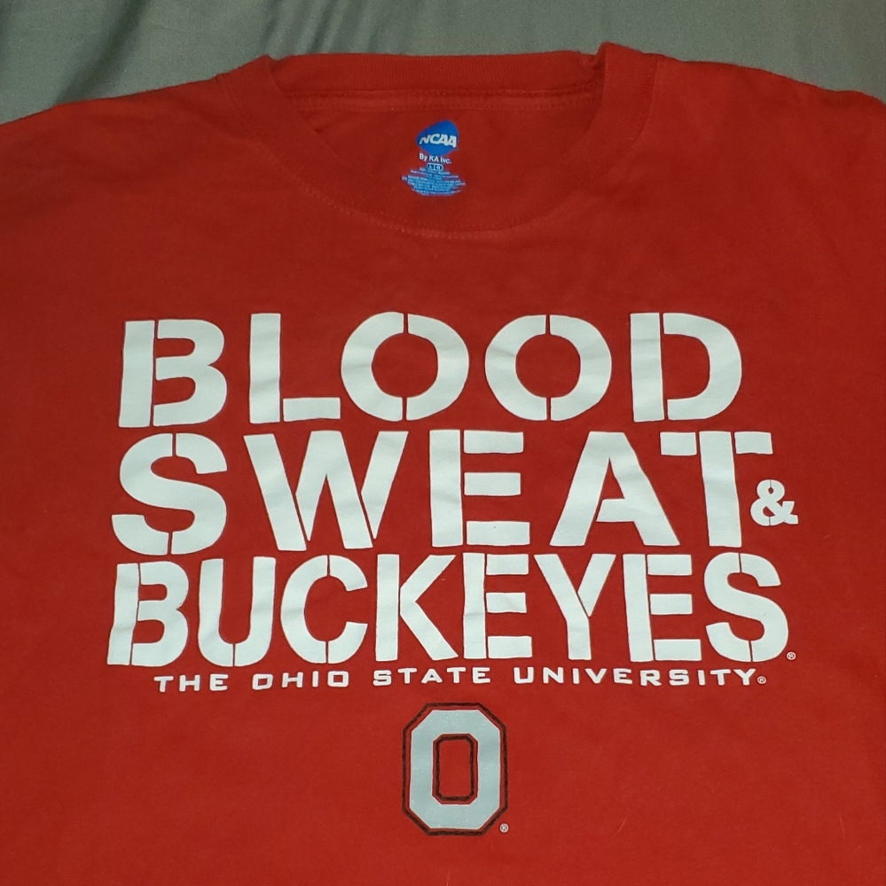 Ohio State Buckeyes tshirt.